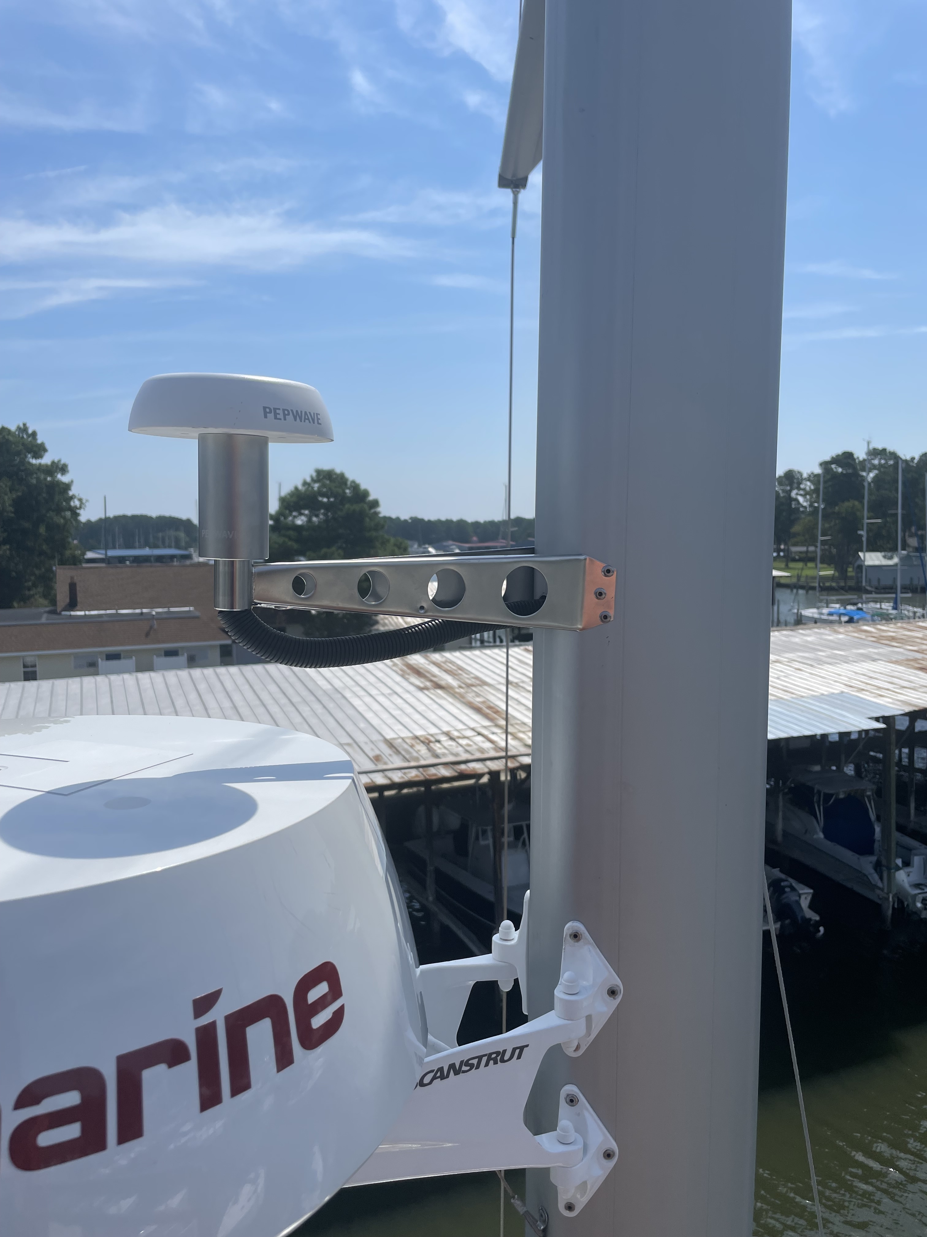 Peplink_antena_stup